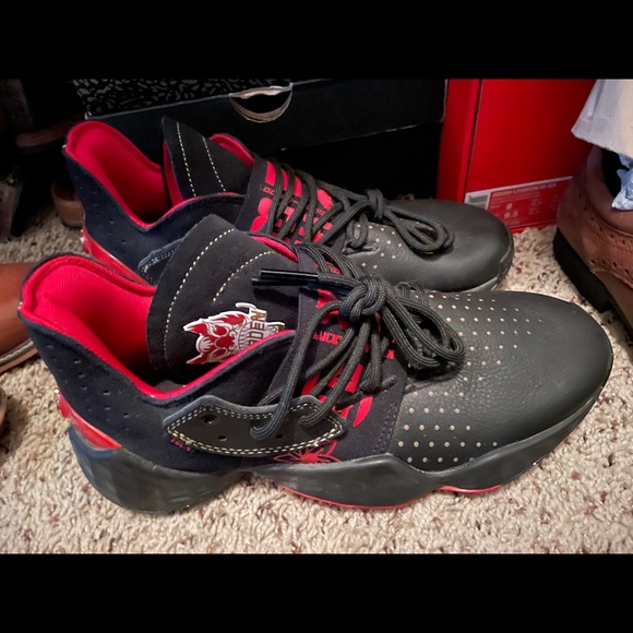 Shoes - Picture 1 of 3